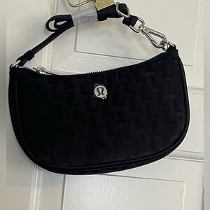 lululemon city essentials mini shoulder bag